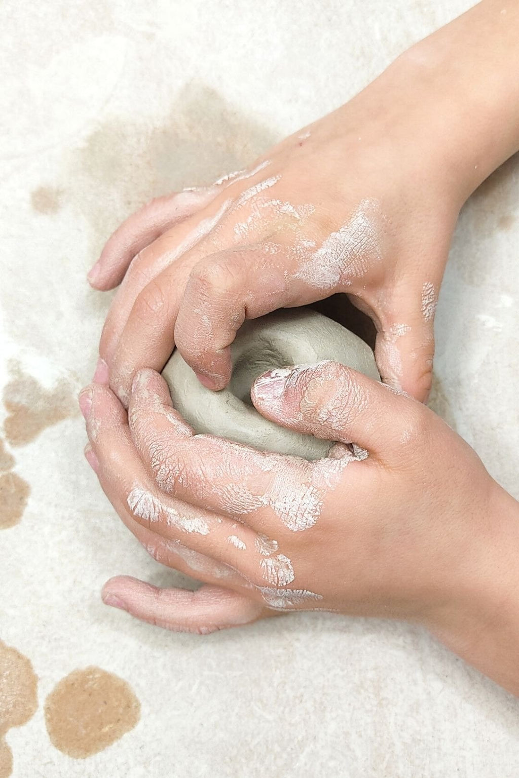 Modelage pour enfants - Trimestre - Pottery Hive & Co - Enfants- 350.00- Pottery Hive & Co